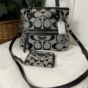 Coach Set W/ Wallet Black Signature C and Silver Pre owned